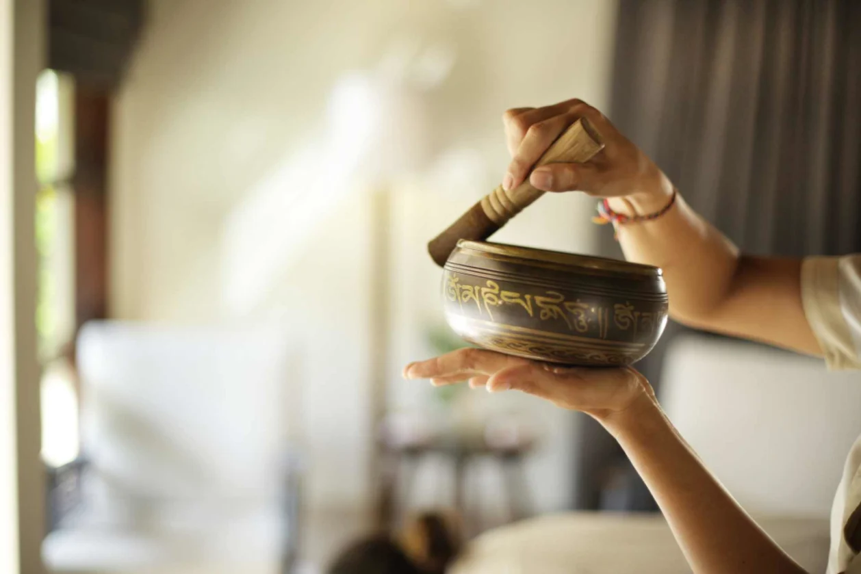 REVĪVŌ -Remissio-Spa-spiritual healing breathing exercise-Tibetan-Sounds